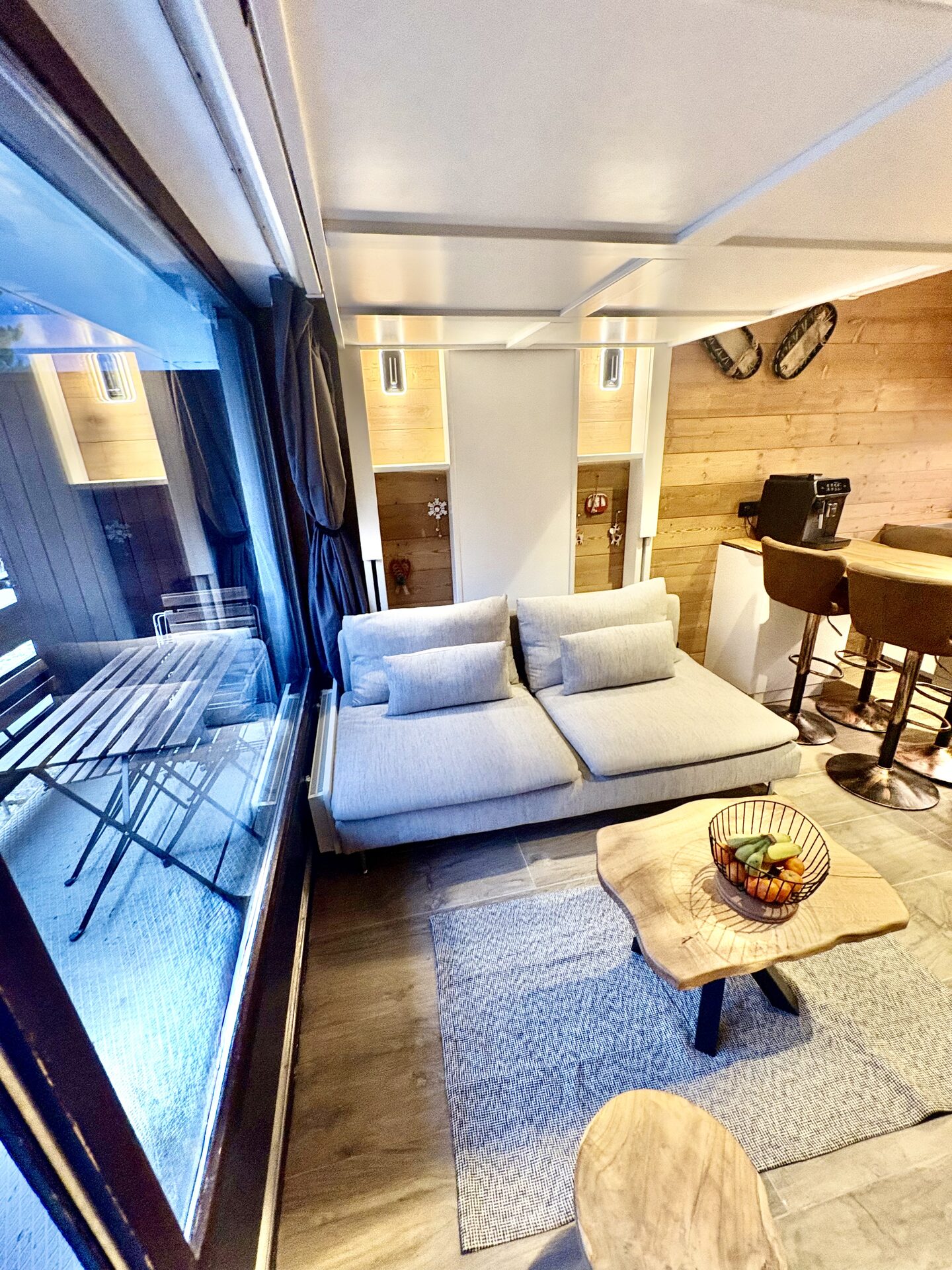 Pièce de vie du studio aux Contamines-Montjoie, appartement 28 m² avec chambre séparée